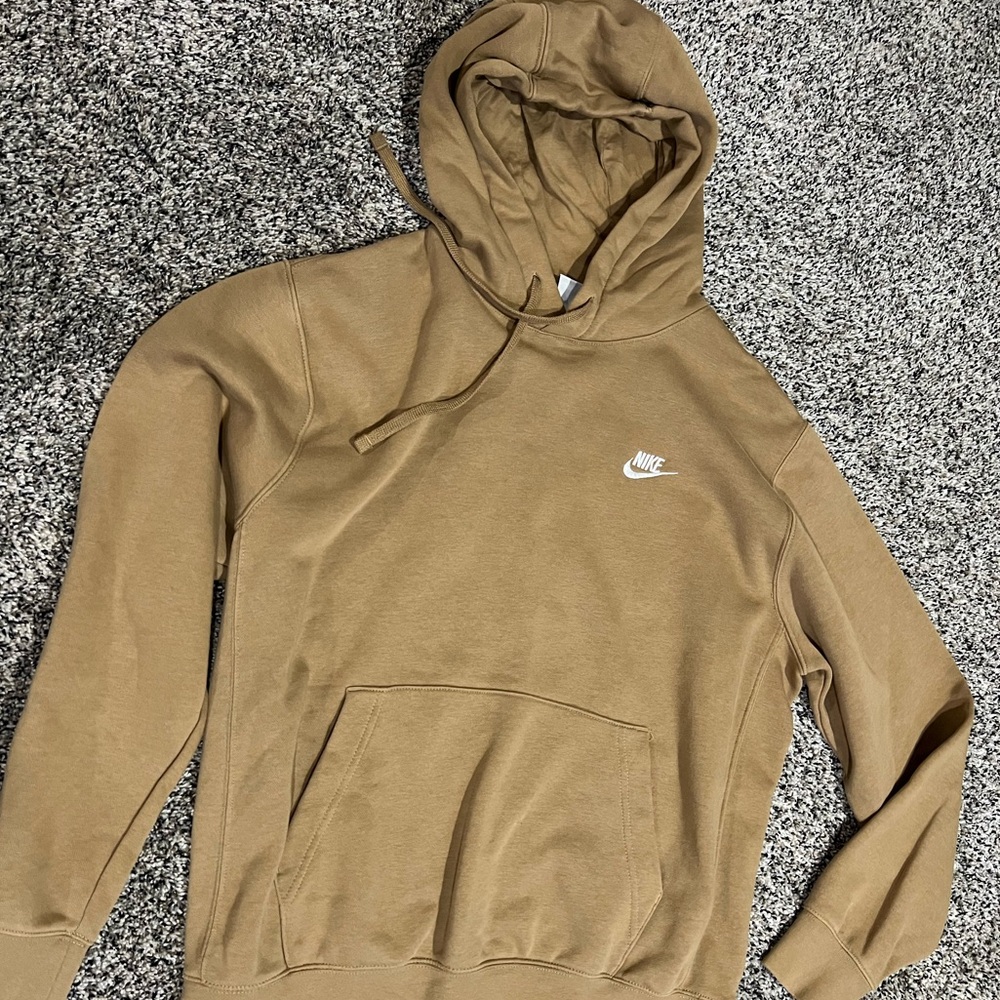 Men’s Nike hooded sweatshirt, size medium